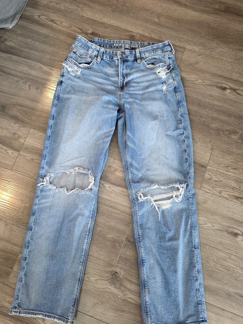 American Eagle Distressed Ripped Knee Jeans Light Wash Straight Leg - Picture 2 of 8
